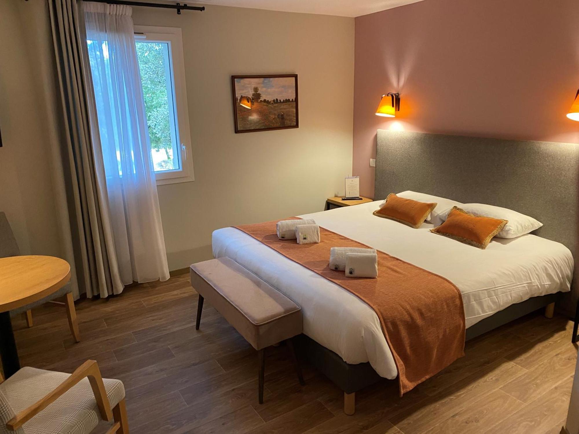 Logis La Bastide De Grignan Hotel & Restaurant "La Chenaie" Kültér fotó
